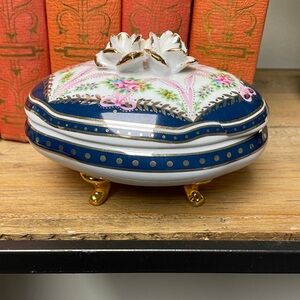 Elegant Floral Porcelain Trinket Box. EUC